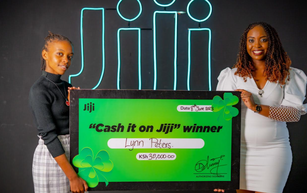 From left, Final Winner, Lynn Peters, receiving the dummy cheque from Grace Gikonyo, Head of PR at Jiji Kenya, far right