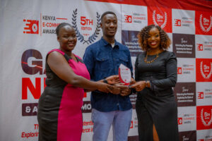 Jiji team receiving the E-commerce Mobile App Award