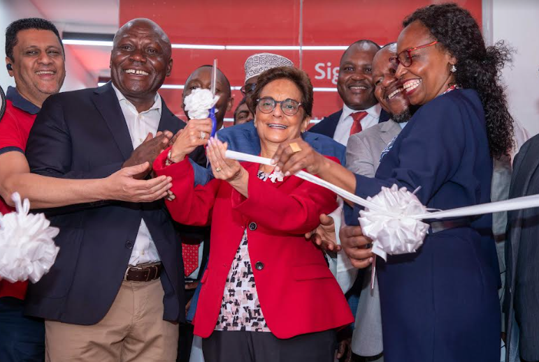 Nasim Devji- Group CEO and Managing Director at Diamond Trust Bank (Centre) joined by Dr.Kennedy Nyakomitta, Director of Sales at DTB (Left) and other DTB leadership team and customers cutting the ribbon during the official opening ceremony of the new DTB Tom Mboya branch in Nairobi.