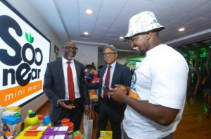 George Otiende – Direct, Director, Retail Banking at Diamond Trust Bank (left) and Murali Natarajan – Managing Director and CEO at DTB interacts with an SME during the official launch of Taasi, a credit term product by Safaricom’s M-PESA in partnership with financial institutions held at Safaricom Headquarters in Nairobi.