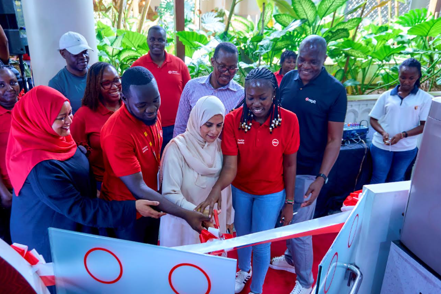 Absa Bank Kenya Coast Regional Manager Fathiya Noordean (Left), Customer Network & Distribution Director Peter Mutua (Right) and the bank’s customers during the official launch of a Sales & Service Pod at Nyali Bazaar Mall, its second such facility in the country